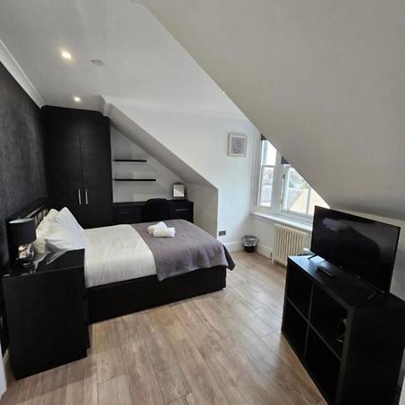 Luxury Double Room With Private Bathroom 爱丁堡 外观 照片