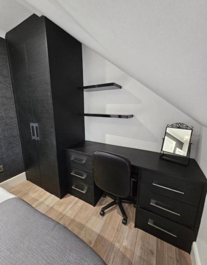 Luxury Double Room With Private Bathroom 爱丁堡 外观 照片